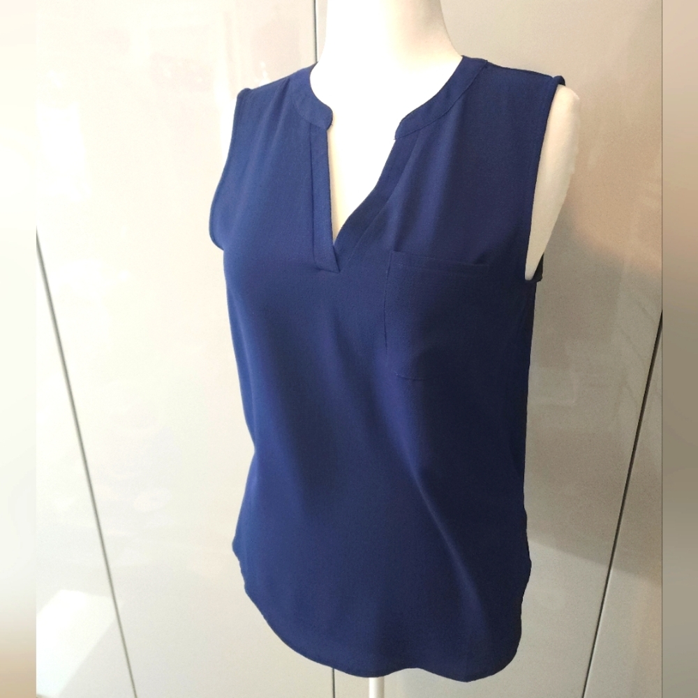 Sleeveless chiffon shirt